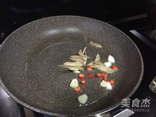 Fried Squid with Celery recipe