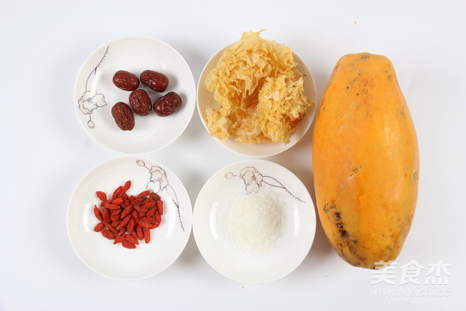 Stewed Papaya with Tremella and Red Dates recipe