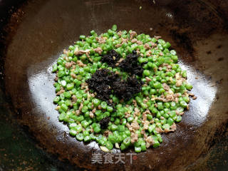 Green Beans with Minced Meat and Olive Vegetables recipe