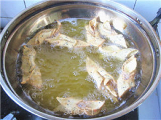 Deep-fried Soy Flour Hemp Leaf recipe