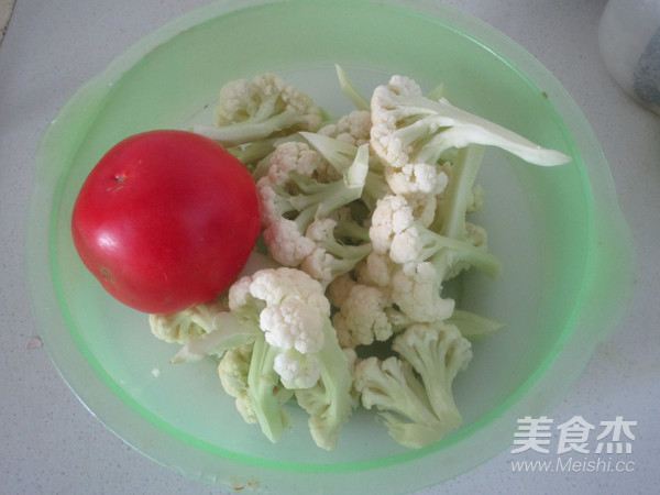 Stir-fried Cauliflower with Tomatoes recipe