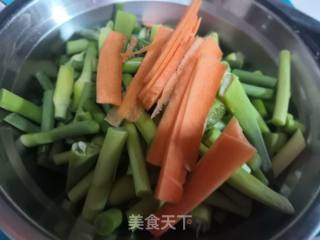 Stir-fried Bacon with Garlic Moss recipe