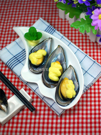 Baked Mussels with Wasabi Cheese recipe