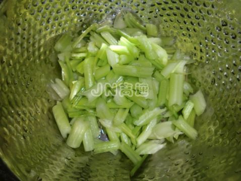 Shuangren Autumn Ears Mixed with Celery recipe