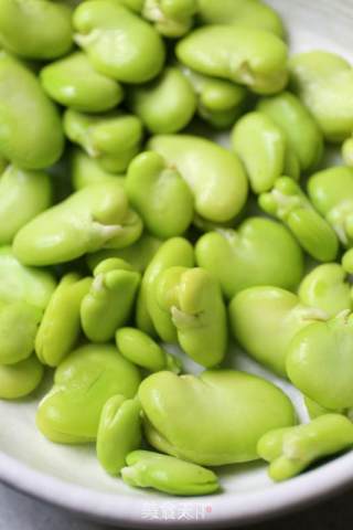 Fried Shrimp with Broad Beans and Fungus recipe