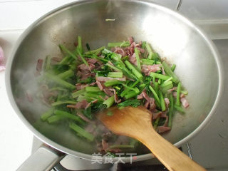 Stir-fried Thousand Pieces of Bacon and Celery recipe