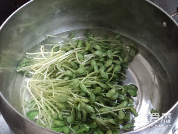 Black Bean Sprouts Mixed with Enoki Mushrooms recipe