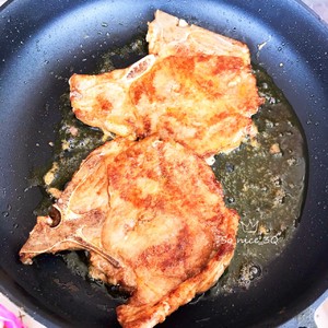 Mint Garlic Pan-fried Pork Chops recipe