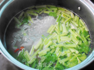 Celery Vermicelli Flower Clam Soup recipe