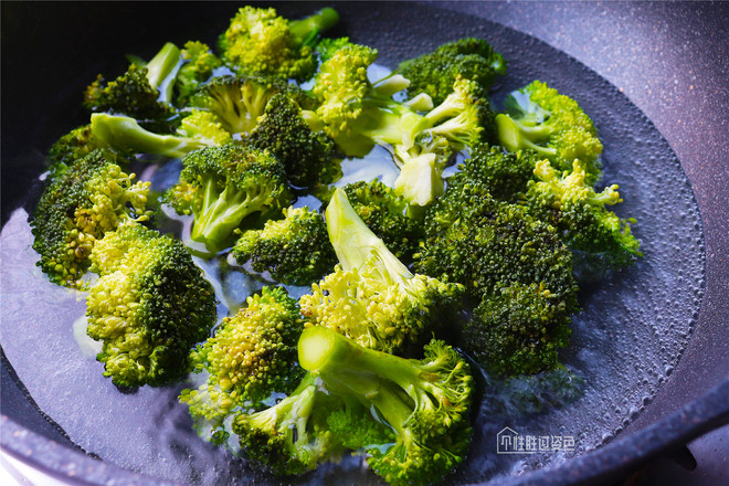 Broccoli Stir-fried Fungus recipe