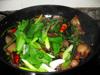 Stir-fried Bacon with Red Cabbage Moss recipe