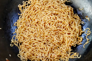 Children's Day Baby Meal: Fried Noodles with Cartoon Soy Sauce recipe