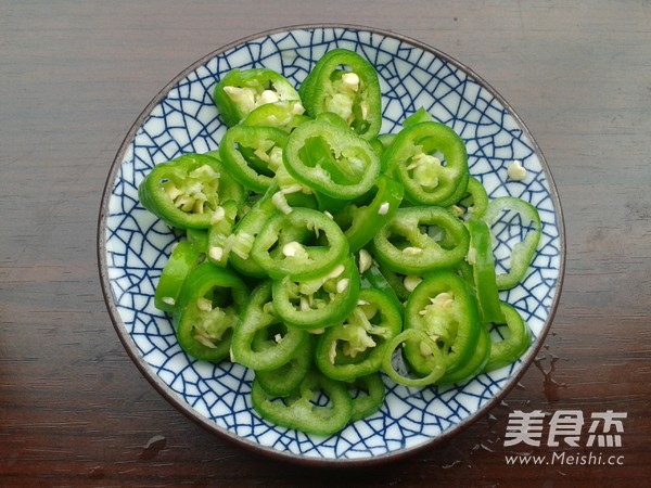 Stir-fried Green Pepper Rings with Convolvulus Sticks recipe
