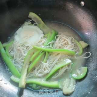 Loofah and Egg Noodles-light and Nutritious recipe