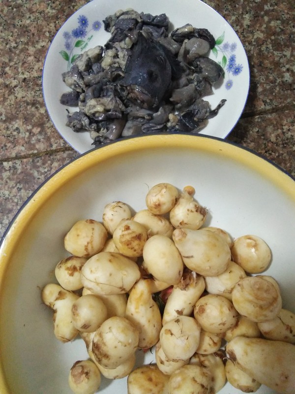 Black-bone Chicken with Taro recipe