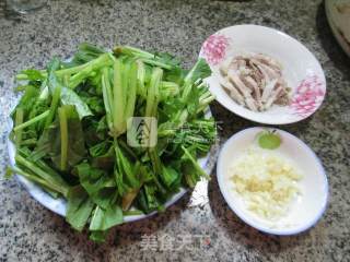 Stir-fried Spinach with Garlic Pork recipe