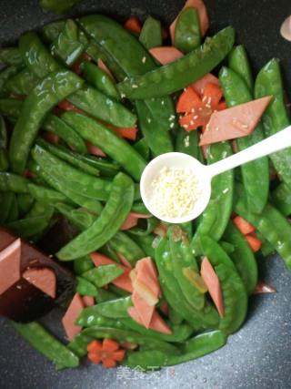 Fried Sausage with Snow Peas recipe