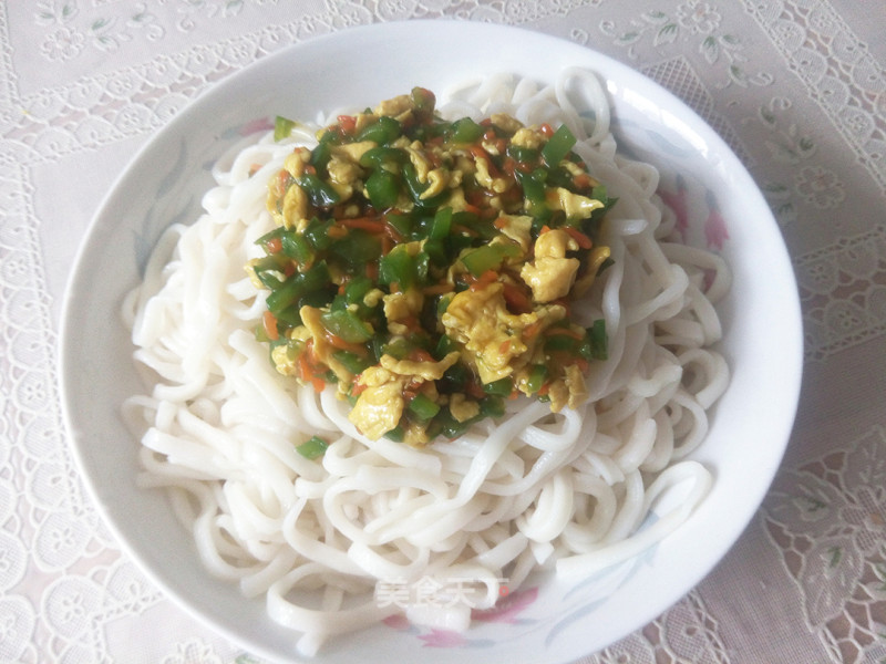 Noodles with Home-cooked Green Pepper and Egg recipe
