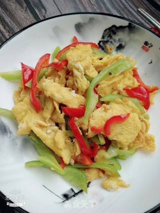 Scrambled Eggs with Colored Peppers recipe