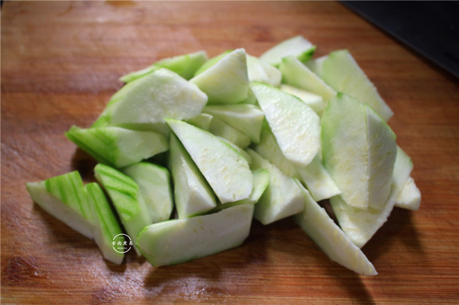 Loofah and Lean Meat and Mushroom Soup recipe