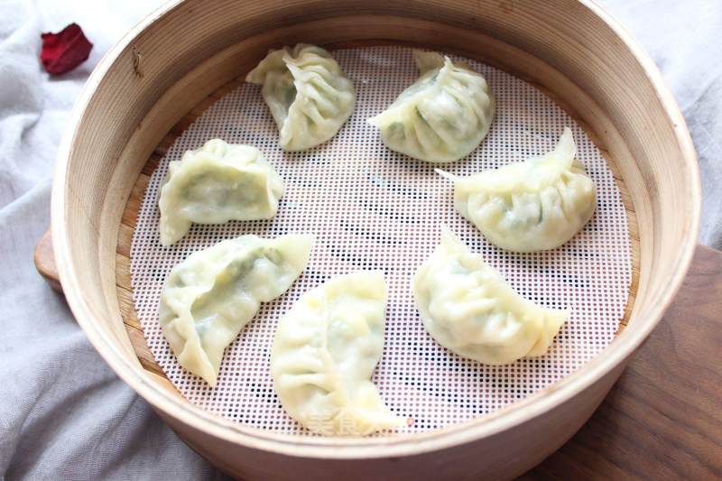 Krill Shepherd's Purse Steamed Dumplings recipe