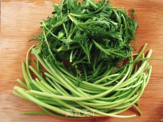 Stir Fried Chrysanthemum Sticks recipe