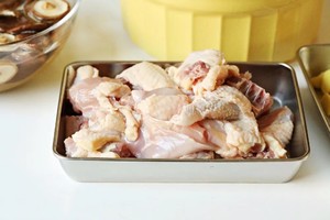 Beiding Cast Iron Pot Recipe｜eating Chicken for Chinese New Year, Good Luck! Let's Have A Pot of Delicious Mushroom Stewed Chicken~ recipe