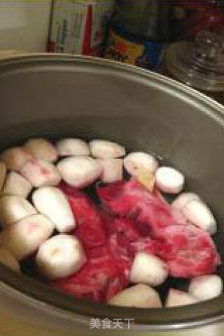 Salted Pork Bone and Radish in Pot recipe