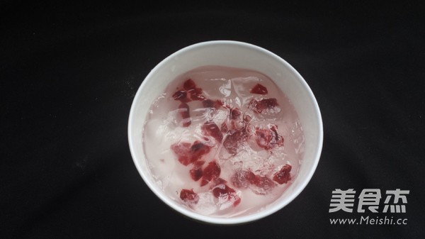 Milk Tea with Cranberry Ice Powder recipe