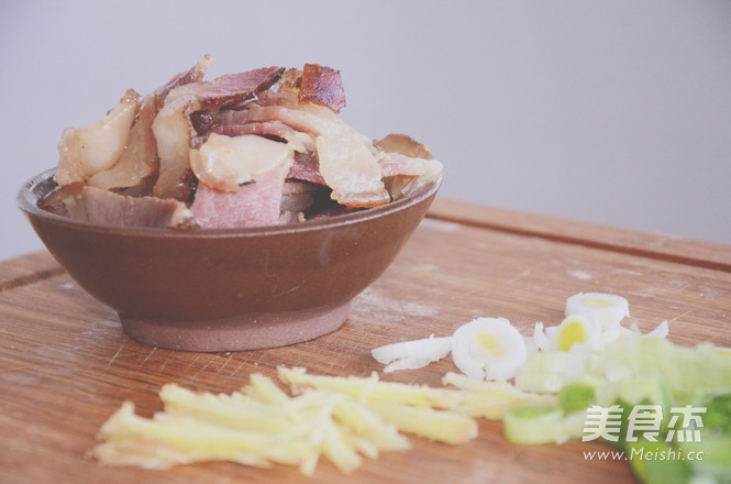 Weishan Commune Liuyang Cuisine: Stir-fried Bacon with Dried Radish recipe