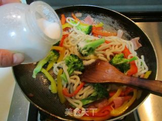 Bacon and Bell Pepper Udon Noodles recipe