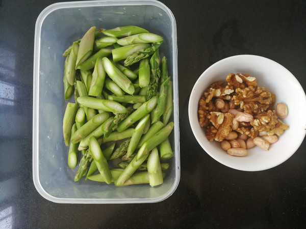 Stir-fried Asparagus with Nut Lily recipe