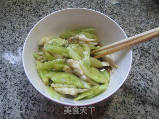 Razor Clams Mixed with Cucumber recipe