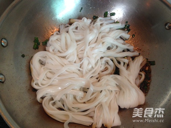 Stir-fried Hor Fun with Soy Sauce recipe