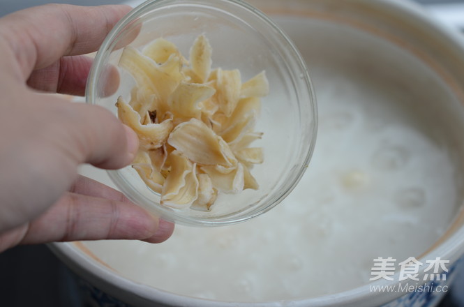 Lotus Seed Lily Strawberry Porridge recipe