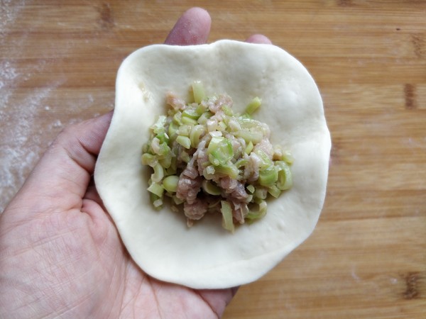 Kidney Bean Buns with Diced Pork recipe