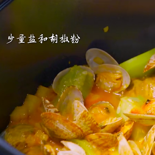 Western-style Clam Stewed Loofah recipe