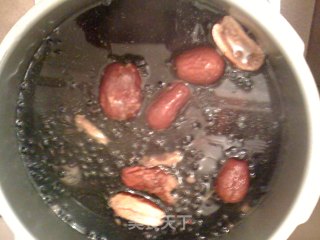 He Shou Wu Black Bean Black Chicken Soup recipe