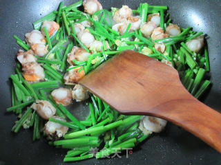 Stir-fried Scallop Meat with Chives recipe