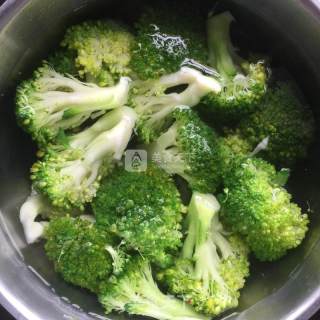 Fried Sausage with Broccoli recipe