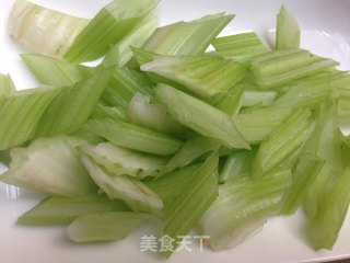 Celery Mixed with Spiced Dried Beans recipe