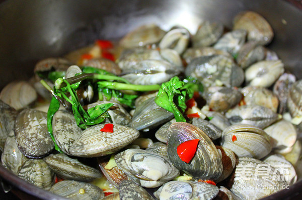 Stir-fried Clams with Wine Fragrant Perilla recipe