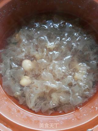 Lotus Seed and Tremella Soup recipe