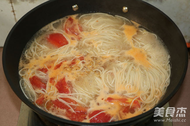 Tomato and Egg Noodles recipe