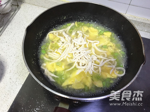 Hand-rolled Noodles with Edamame and Egg Crust recipe