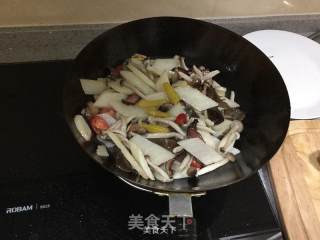 Healthy Small Stir-fried Yam with Bacon and Mushroom recipe