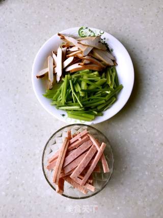 【zhejiang】celery and Ham Mixed with Fragrant Dried recipe