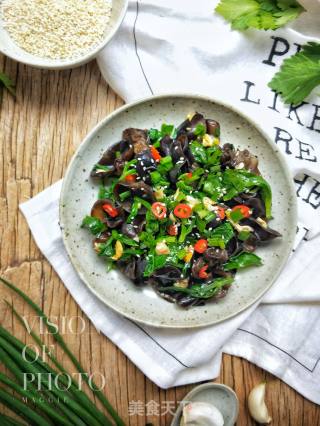 Celery Leaf Vinegar Mixed Fungus recipe