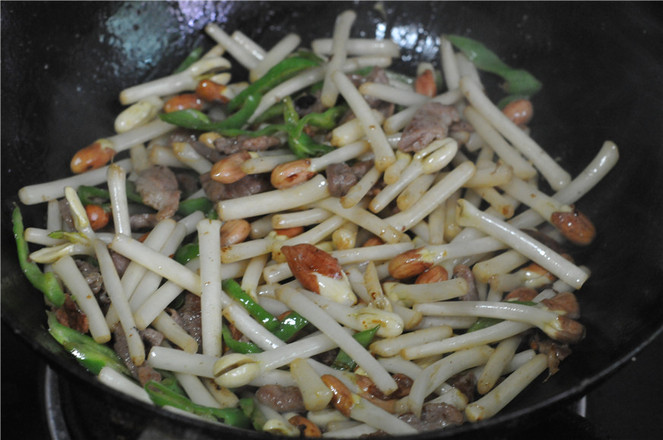 Fried Pork with Peanut Sprouts recipe