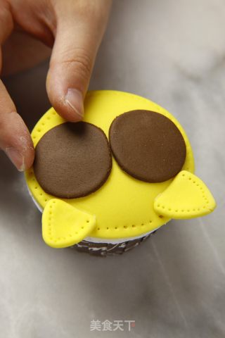 Steps for Making Fondant Cup Cakes recipe